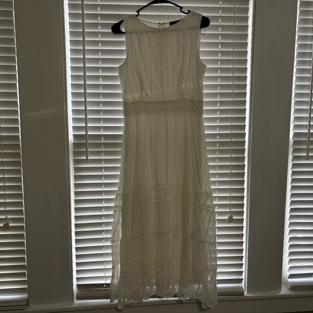 Chic Cream Sleeveless Maxi Dress